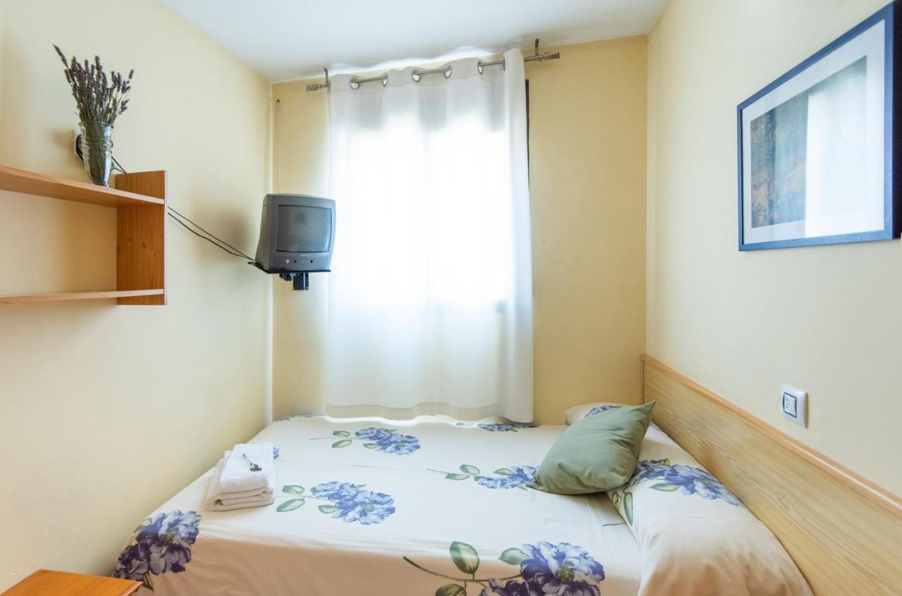Apartamentos Maribel Каласейте Екстер'єр фото