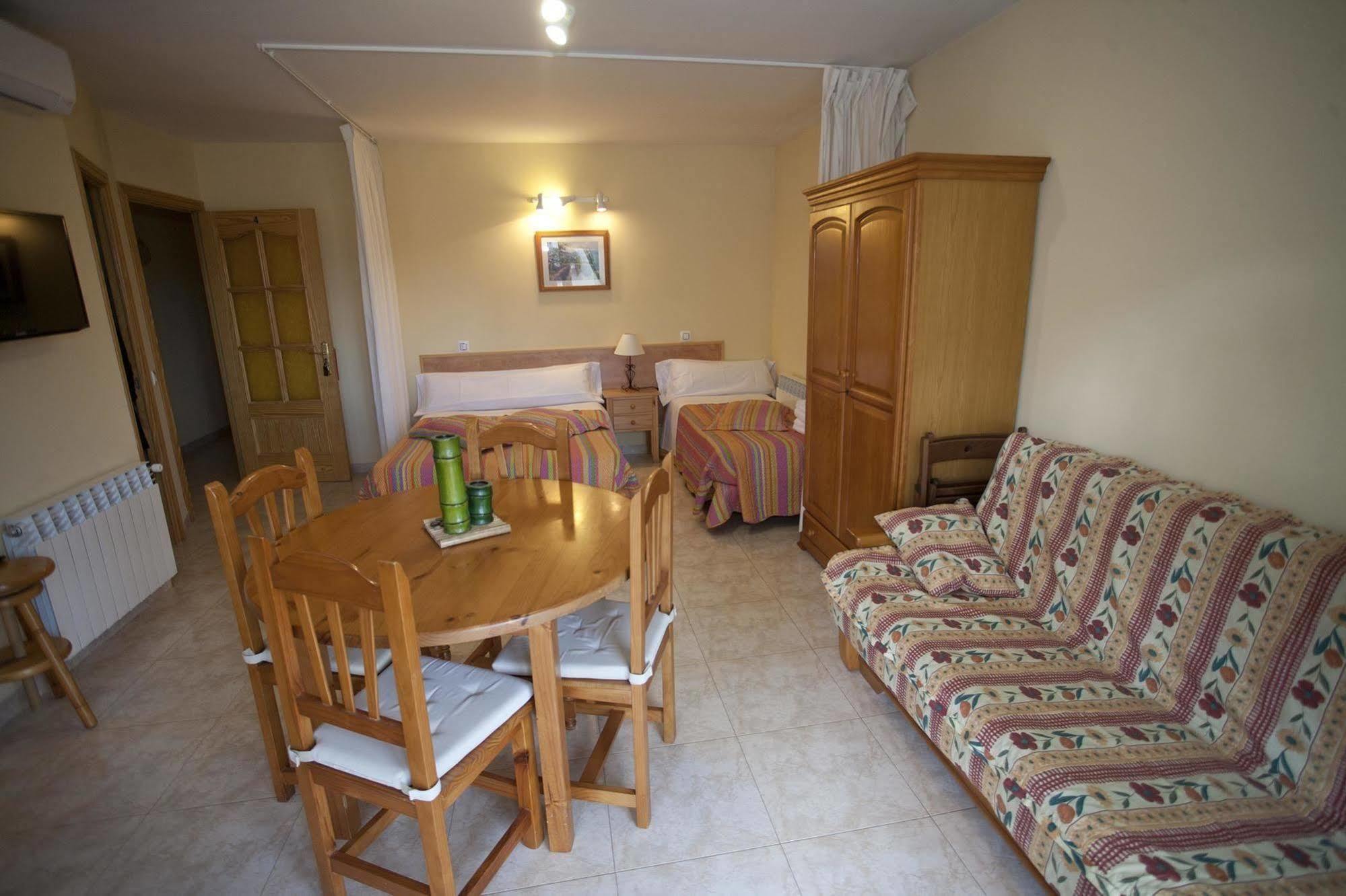 Apartamentos Maribel Каласейте Екстер'єр фото