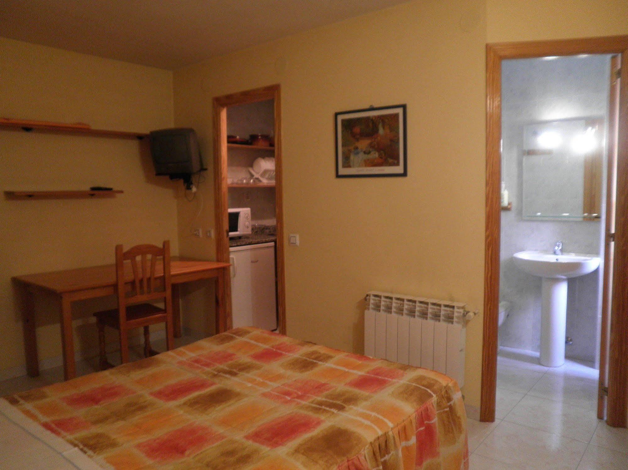 Apartamentos Maribel Каласейте Екстер'єр фото